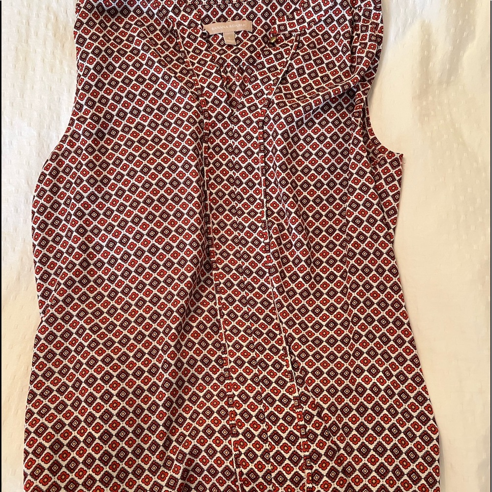 Banana Republic white and cranberry top
